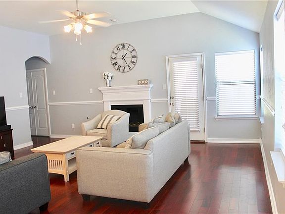 3rd image of 8517 Prairie Dawn Dr