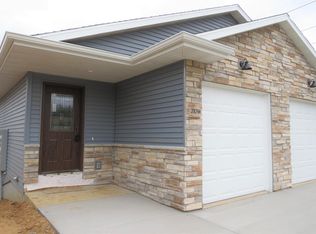 2809 Ridgewood St #A, Menomonie, WI 54751