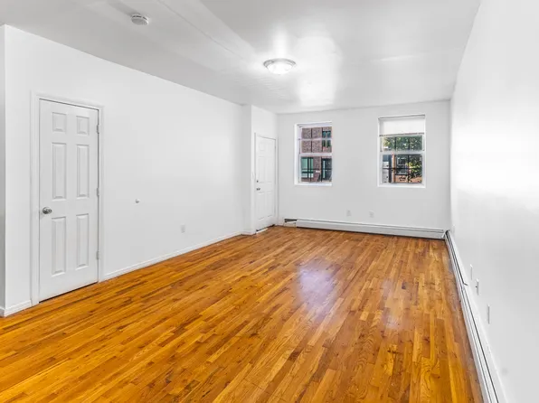 434 Lexington Avenue image 2 of 19