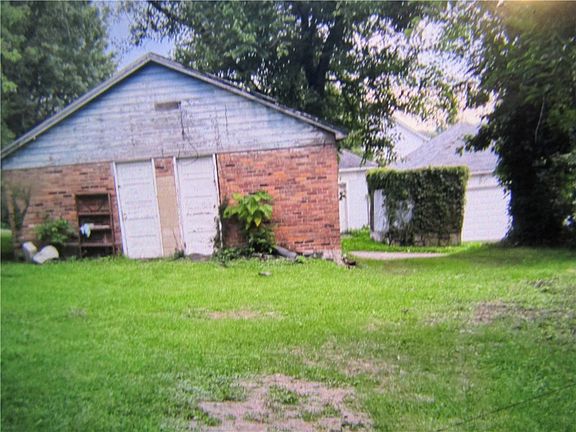 5th image of 140 Walnut St