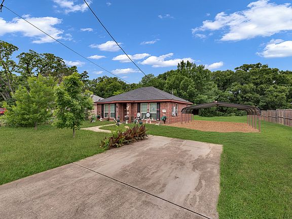 2nd image of 914 Armstrong Rd