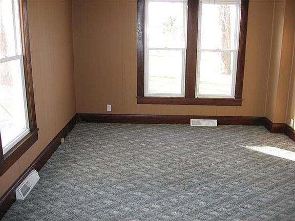 4th image of 107 E Seymour St