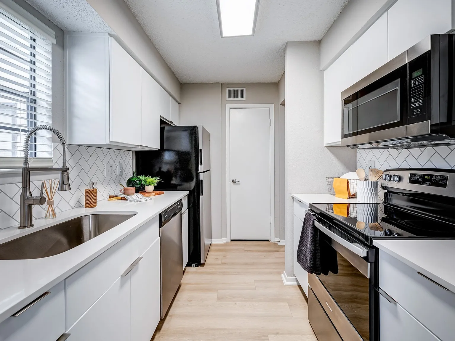 Fox Trails Apartments — Photo 3