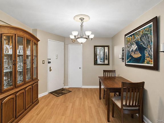4th image of 370 W Broadway #1D