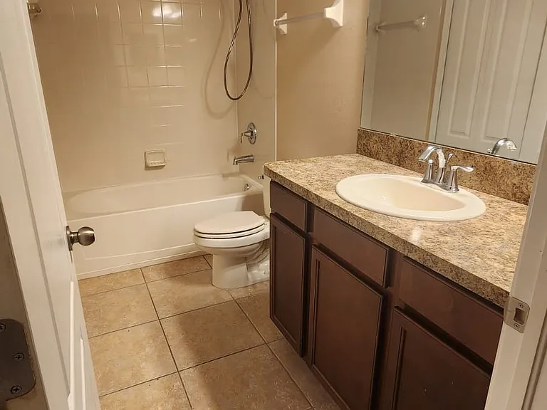 372 Carina Cir — Photo 3