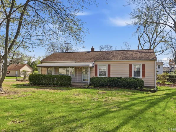 8964 Butwell St, Livonia, MI 48150