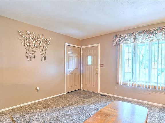 5th image of 47898 Mallard Dr