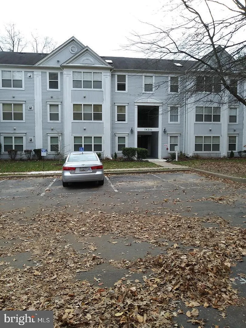 2 bed, 2.0 bath, 864 sqft, $1,900 — Photo 1