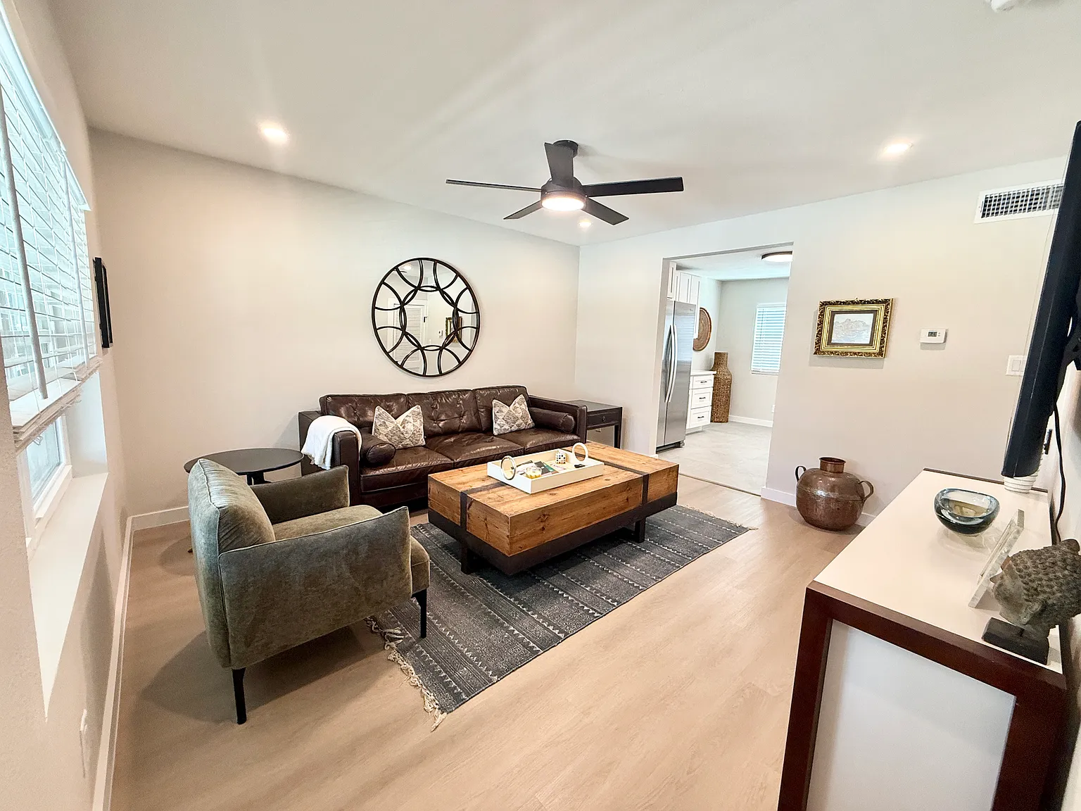 2 bed, 875 sqft, $1,775 — Photo 2