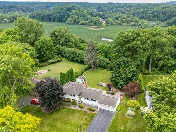 259 Parkview Dr, Rochester, NY 14625