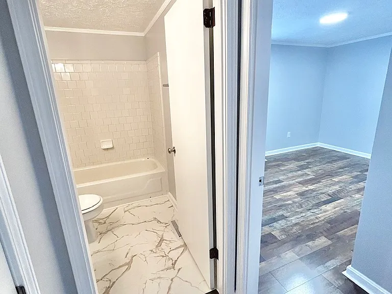 201 E Gilbreath St #A — Photo 8