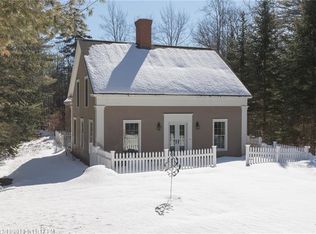 4 Arnold Rd, Freeport, ME 04032