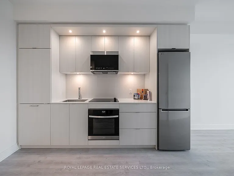60 Central Park Dr #1207 — Photo 8