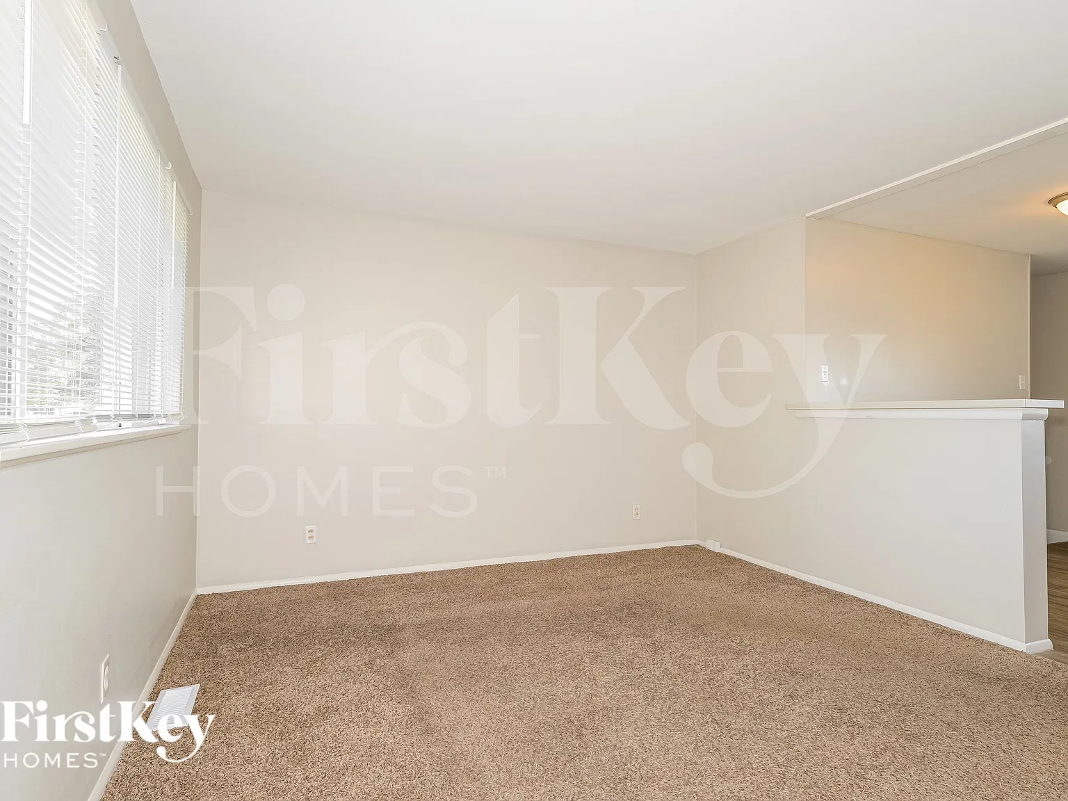 3 bed, 2.0 bath, 912 sqft, $1,565 — Photo 3