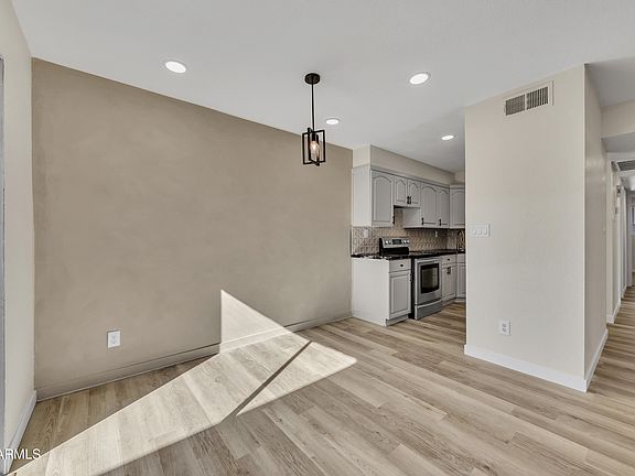 5th image of 950 S VALENCIA -- #25