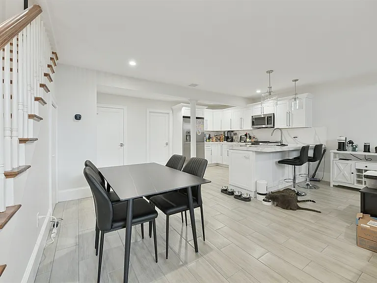 467 E 8th St #1A — Photo 12