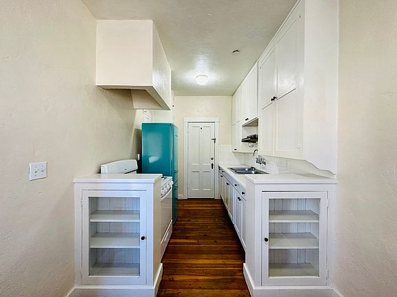 4th image of 605 E 9th St #204