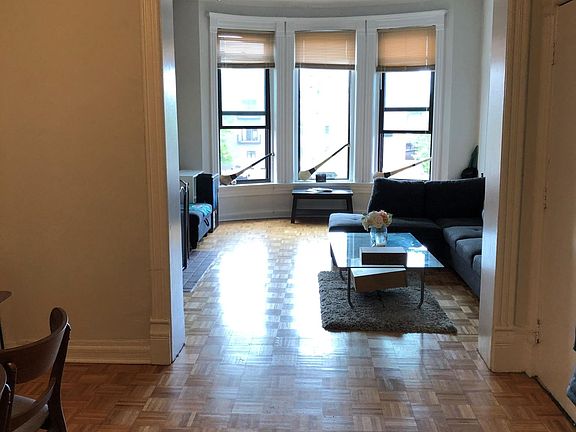 4th image of 757 W Diversey Pkwy APT 3W