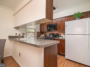 5th image of 10609 Railroad Ct