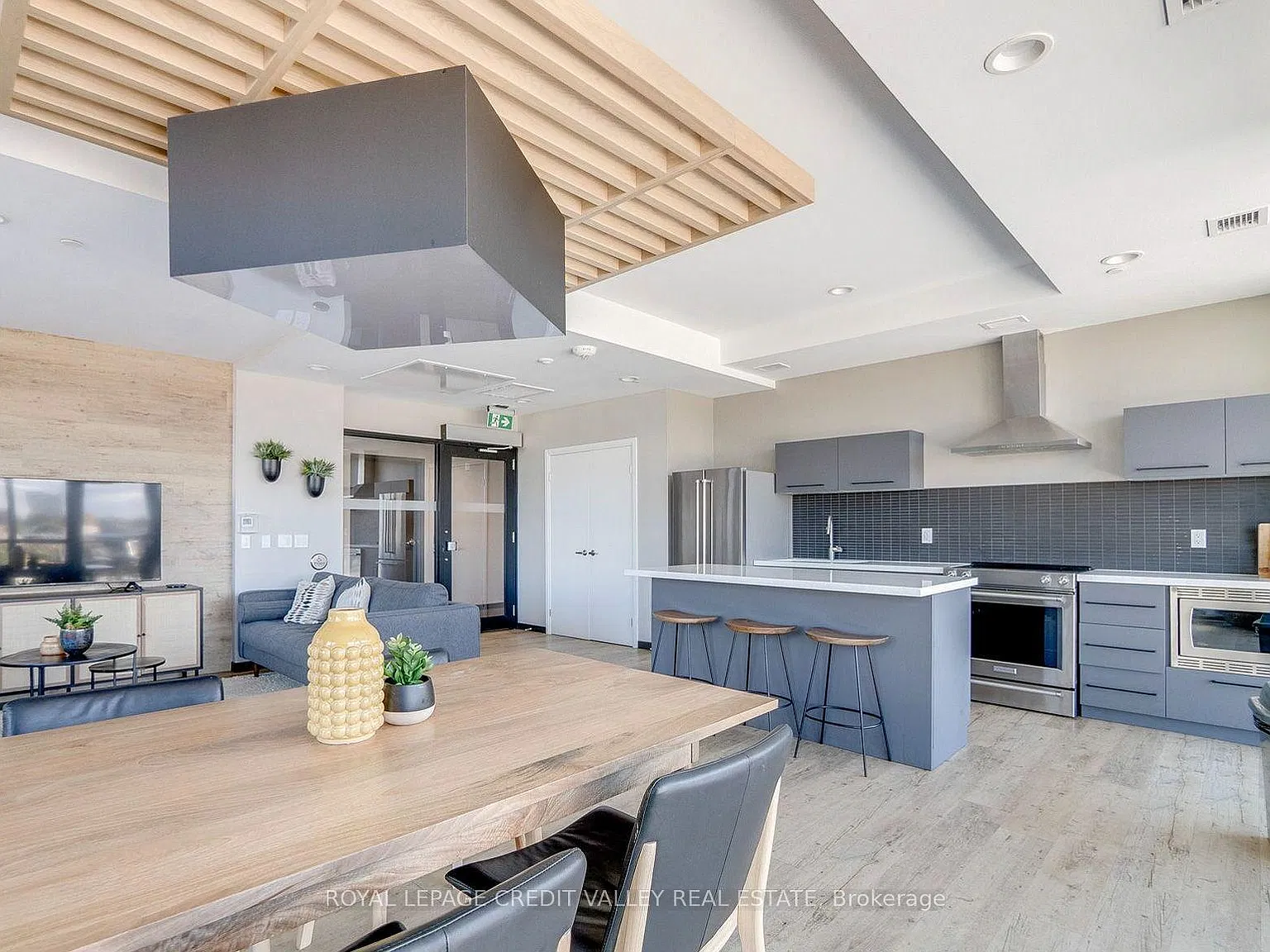 2 bed, $2,250 — Photo 4