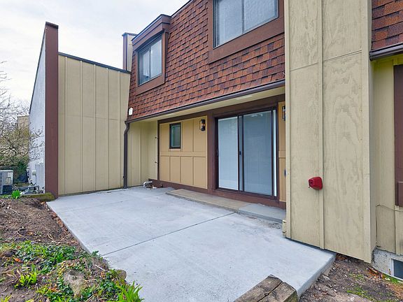 5th image of 208 Cascade Dr