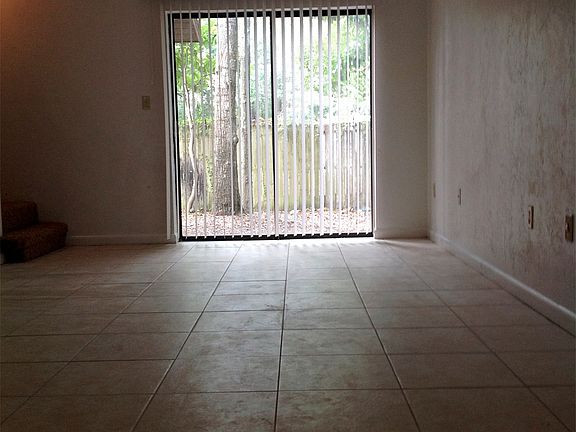 4th image of 530 NE 21st Ln APT C