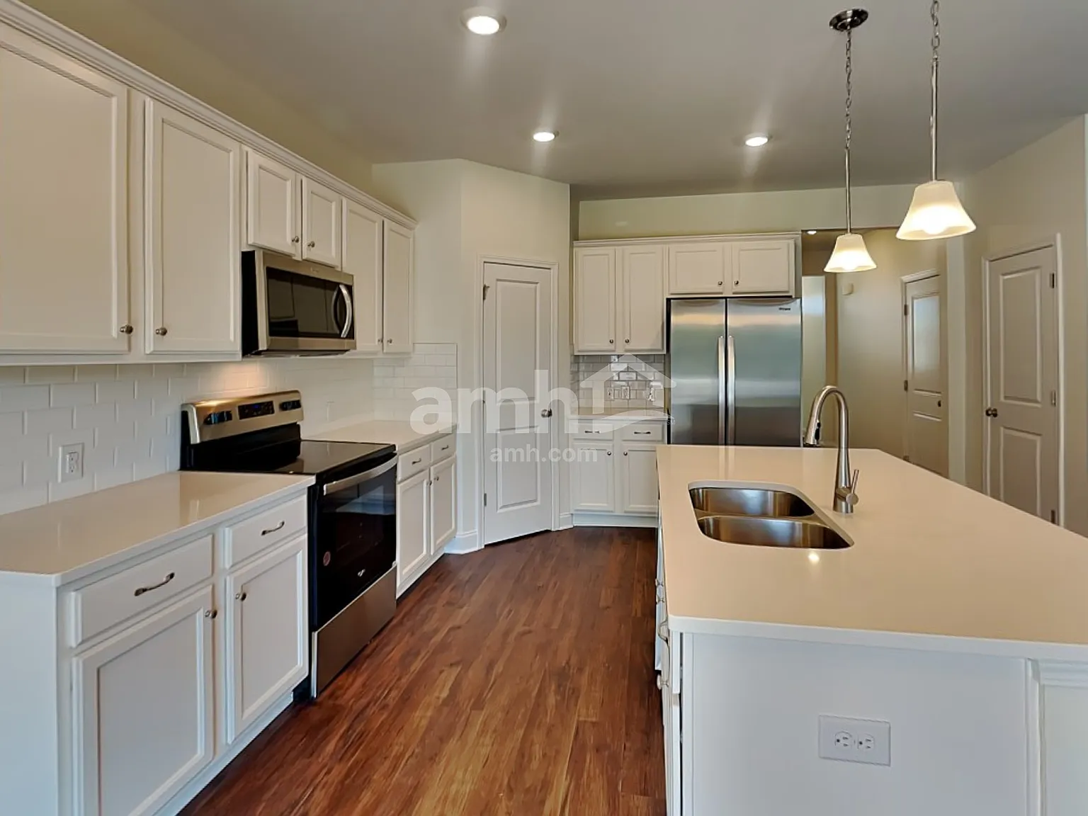 5 bed, 3.5 bath, 2969 sqft, $3,025 — Photo 3
