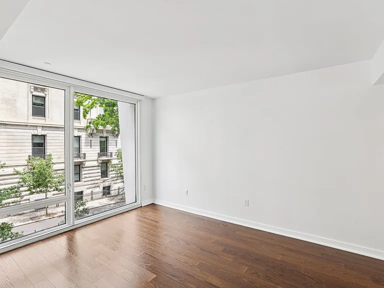 400 W 113th St #327 — Photo 7