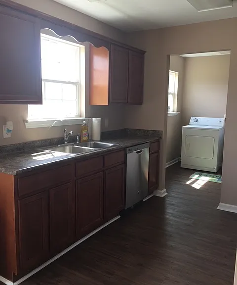 195 Herschel Dr — Photo 27