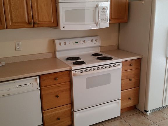 3rd image of 8 Rosewood Dr