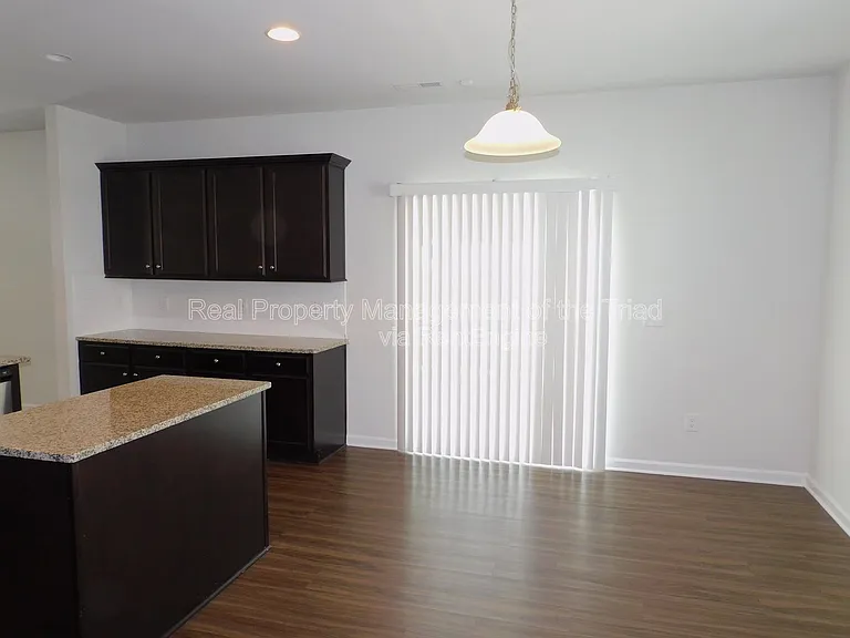 390 Spaulding St — Photo 4