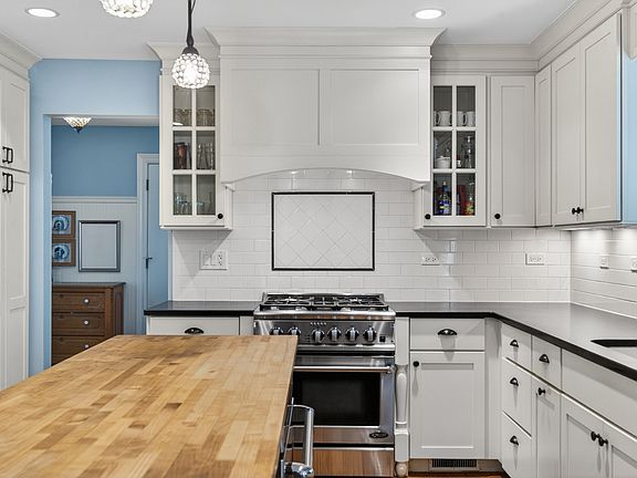 5th image of 38 Forest Hills Rd