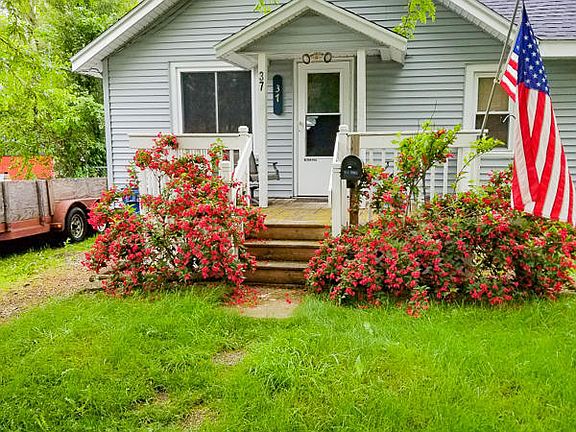 2nd image of 37 Walter St SE