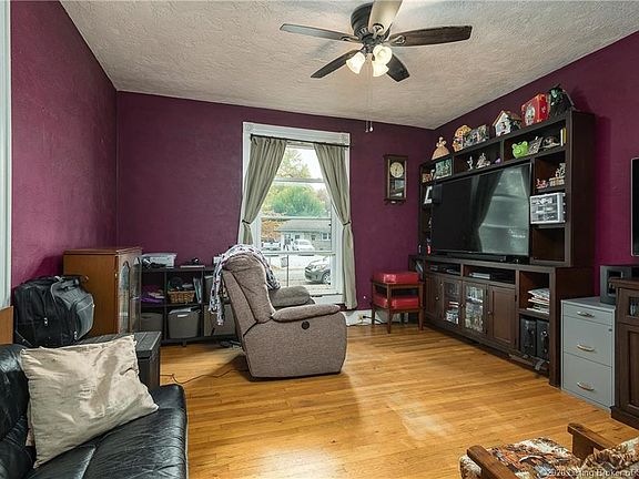 3rd image of 522 N Elm St