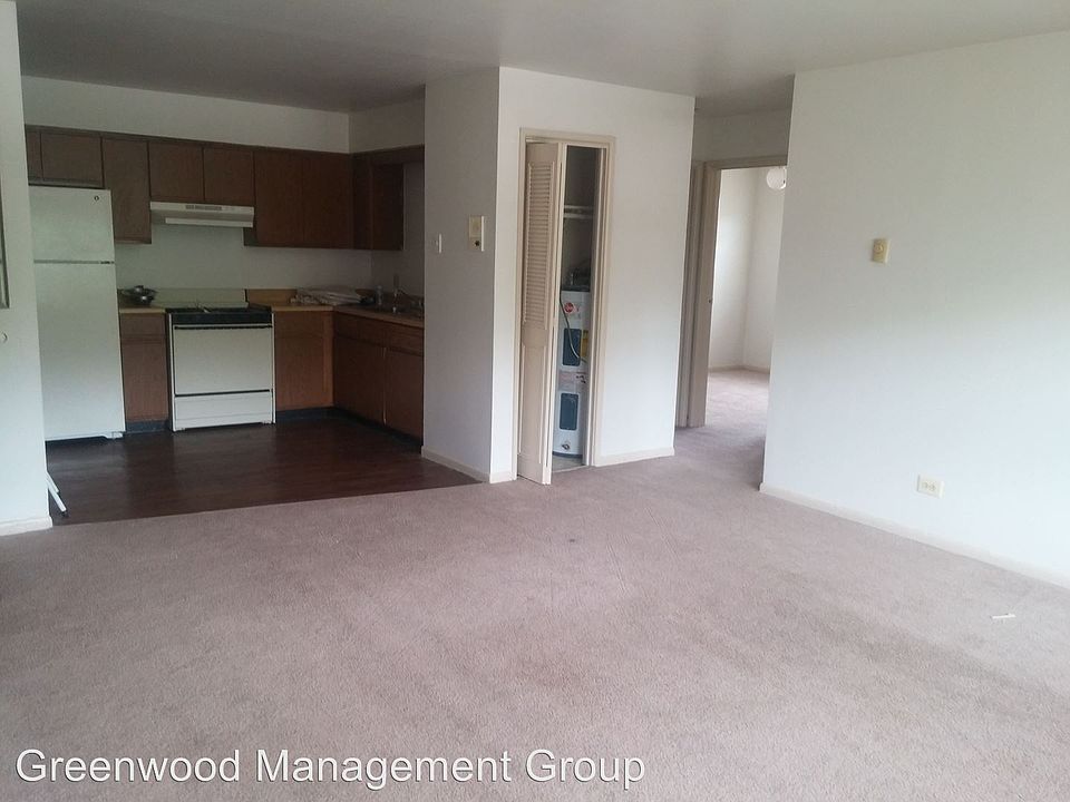 2nd image of 1118 Parkwood Dr APT 204