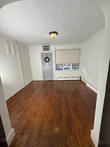 574 Sunbury St Photo 1