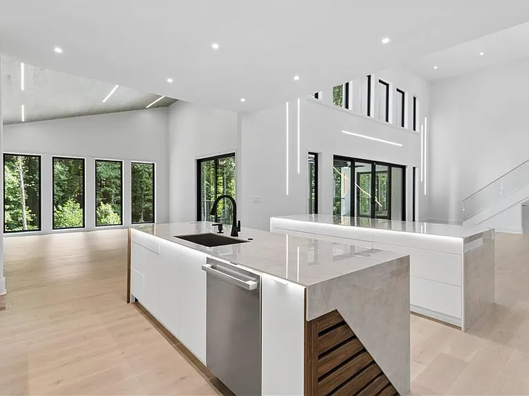 1000 Clementstone Northeast Dr — Photo 12