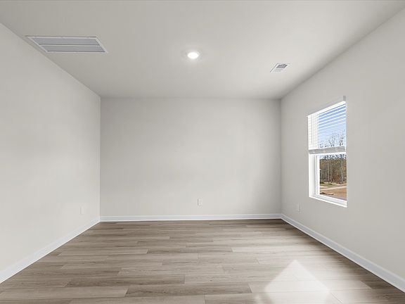 Welcome to 207 Lavinia Circle