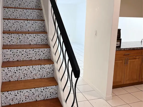 2750 W 76th St APT 208, Hialeah, FL 33016
