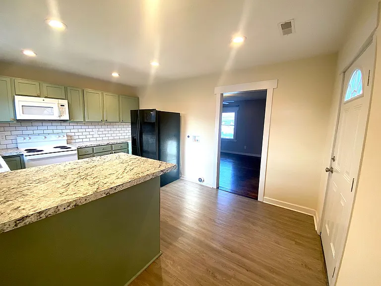 630 Race St — Photo 6