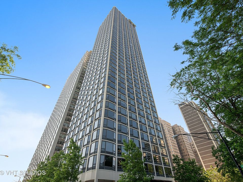 1st image of 1555 N Astor St APT 12W