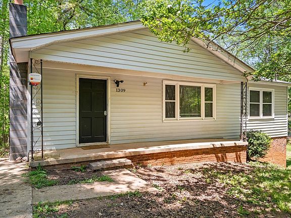 2nd image of 1309 Northwoods Dr