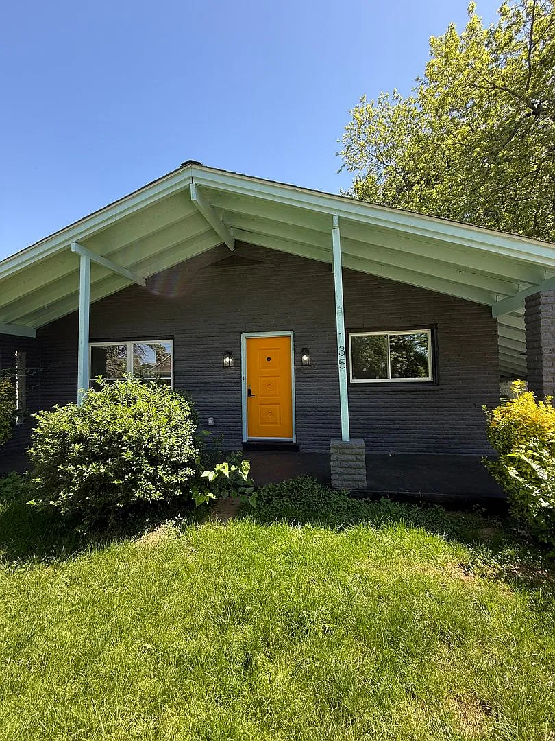 135 Grandview Ave- Ultimate Retro Luxury on Grandview Avenue Body: — Photo 1