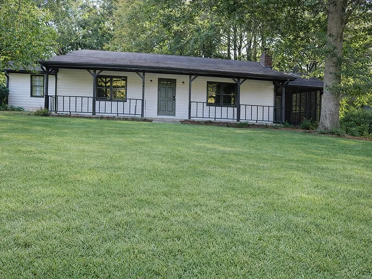 30 Fairfield Dr — Photo 1