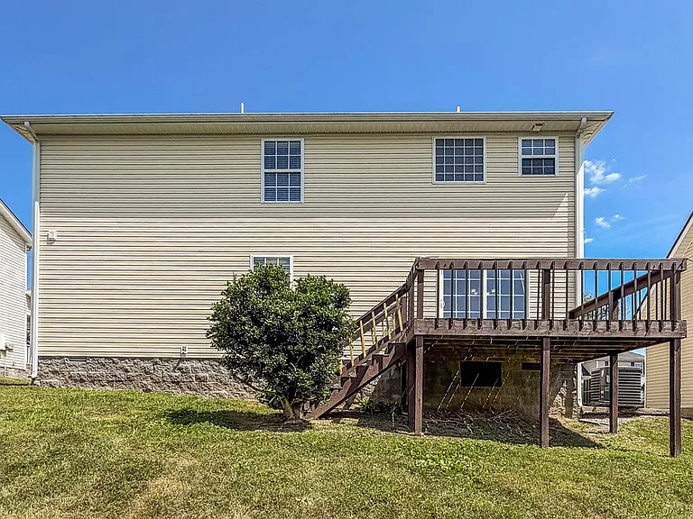 7835 Rainey Dr — Photo 17
