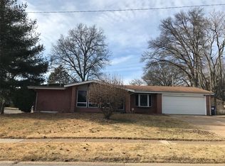 1425 Aintree Dr, Florissant, MO 63033