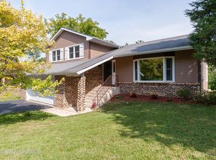 351 Farmgate Ct, Gurnee, IL 60031