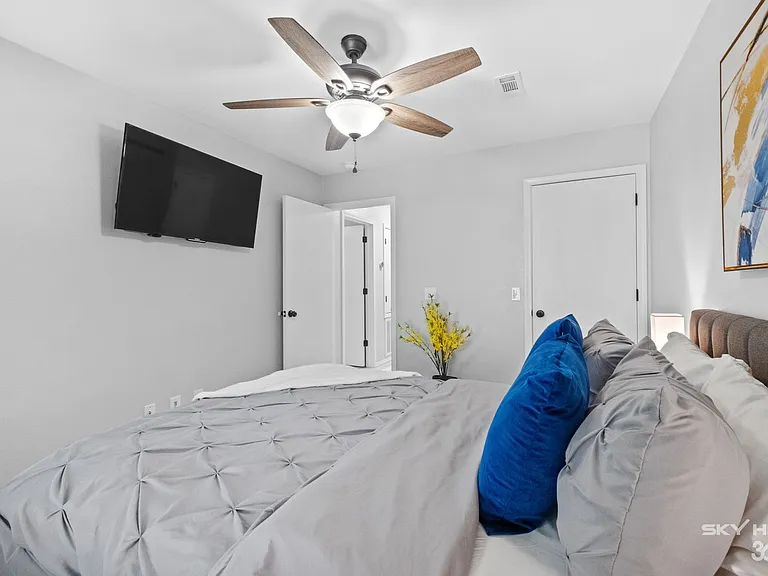 729 S Erika Ave — Photo 27
