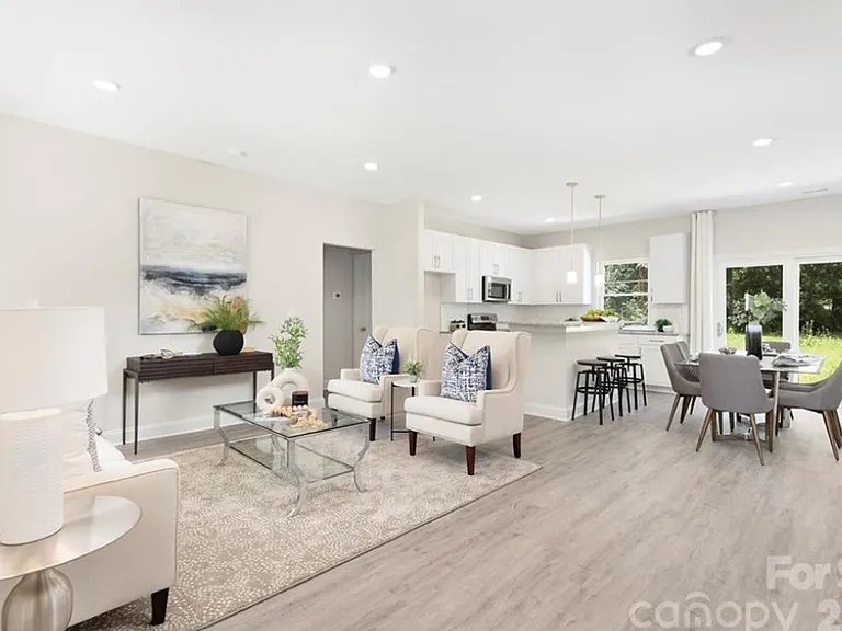 208 Graham St — Photo 3