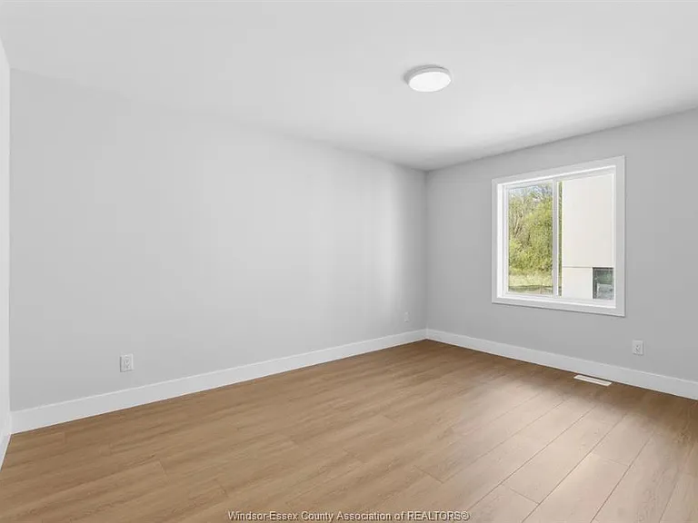 2142 Daytona Ave — Photo 14